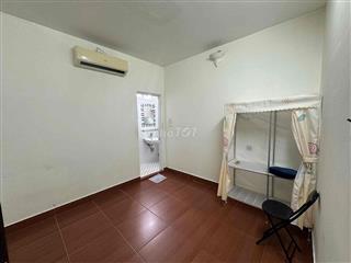 Phòng trọ 2tr7 đường Nguyễn Công Hoan (Phan Xích Long) đầu T9 trống