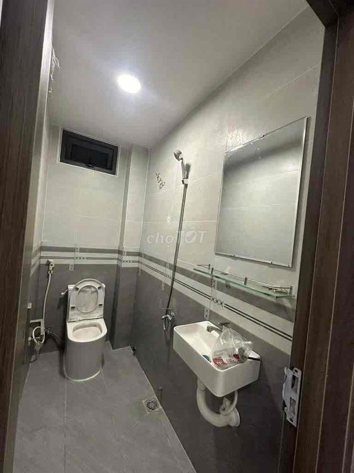 Cho thuê nhà nguyên căn 2PN 3WC sát Phan Xích Long