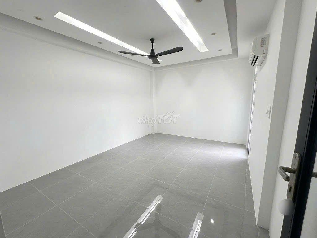 NHÀ ĐẸP ĐƯỜNG LỚN - 100A Nguyễn Minh Hoàng, TB- 5.5x20m, 6 Tầng, 600m2