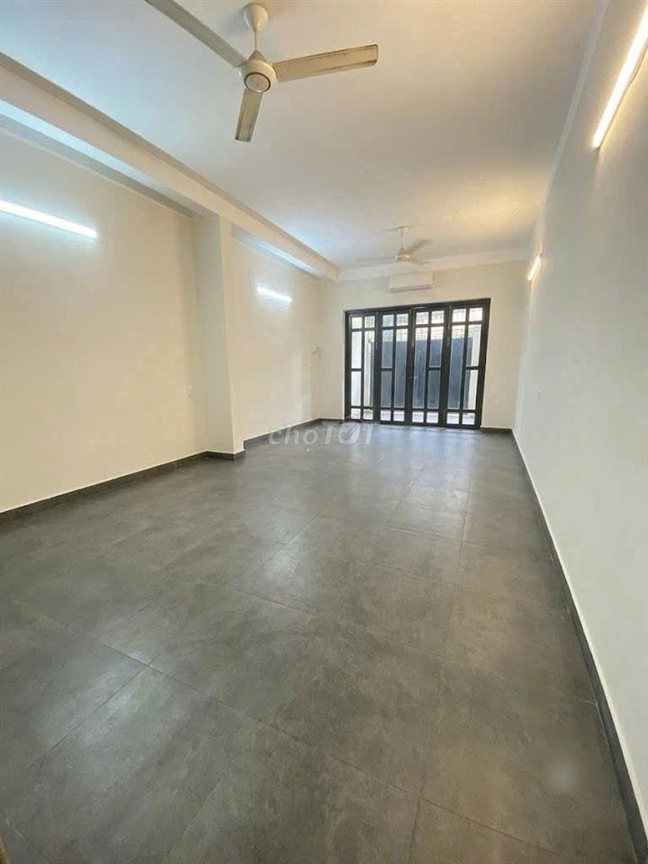 NHÀ ĐẸP ĐƯỜNG HOA - 104E Hoa Phượng, P2, PN - 5x22m, 3 Tầng, 330m2