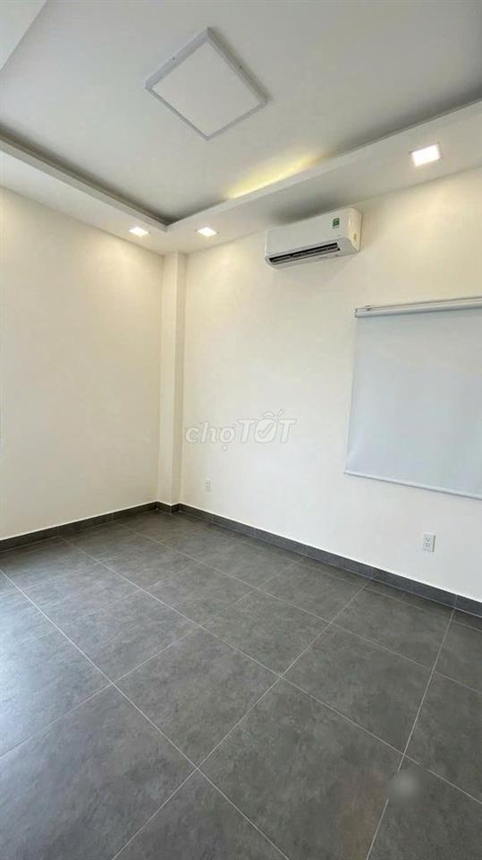 SIÊU PHẨM THANG MÁY- 97C Đồng Đen, P12, Q. TB- 4.2x17m, 5 Tầng, 320m2