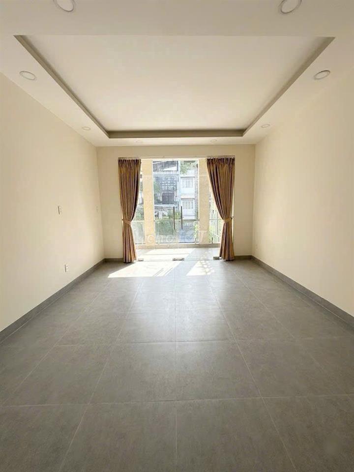 TÒA NHÀ TRUNG TÂM- 254E Huỳnh Văn Bánh, P11, PN- 5x18m, 5 Tầng, 450m2