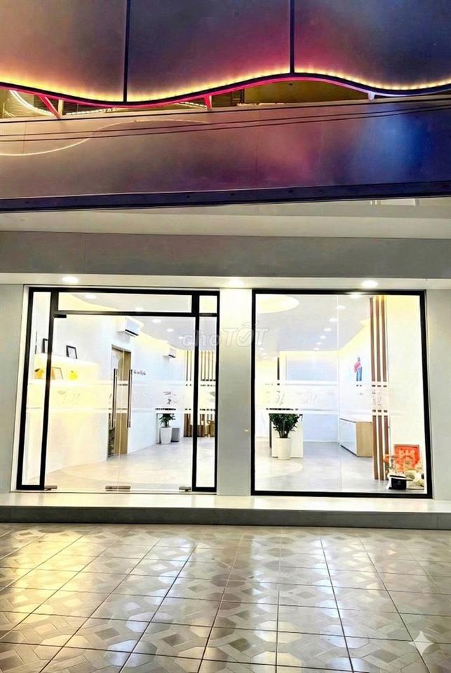 SIÊU PHẨM ỐP KÍNH-235A Hoàng Hoa Thám, P.13, Q.TB -Sàn Suốt-DTSD 450m2