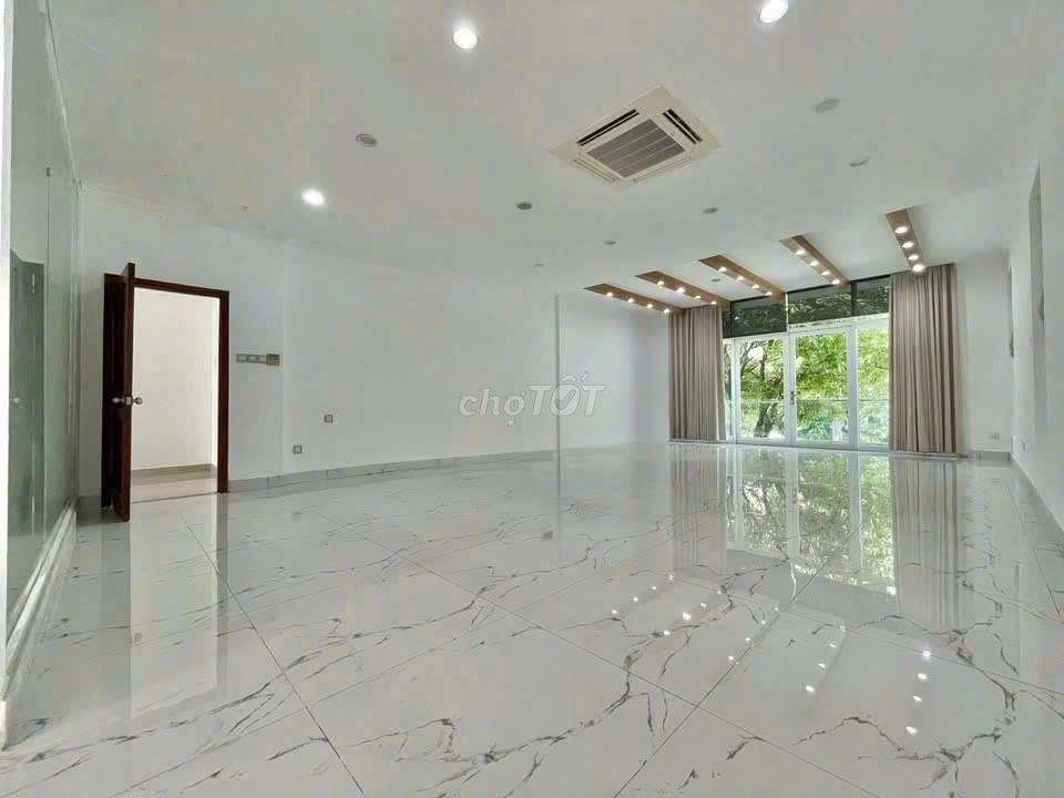 CHO THUÊ BIỆT THỰ - 168A Hoa Lan, P.2, PN - Hầm Xe, Sàn Suốt, Ngang 8m