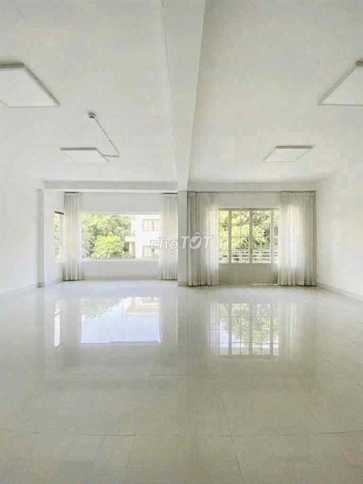 NHÀ ĐẸP KHU VIP- Hoa Phượng, P.2, PN - DTSD 450m2, Sàn Suốt,4 Tầng Lầu