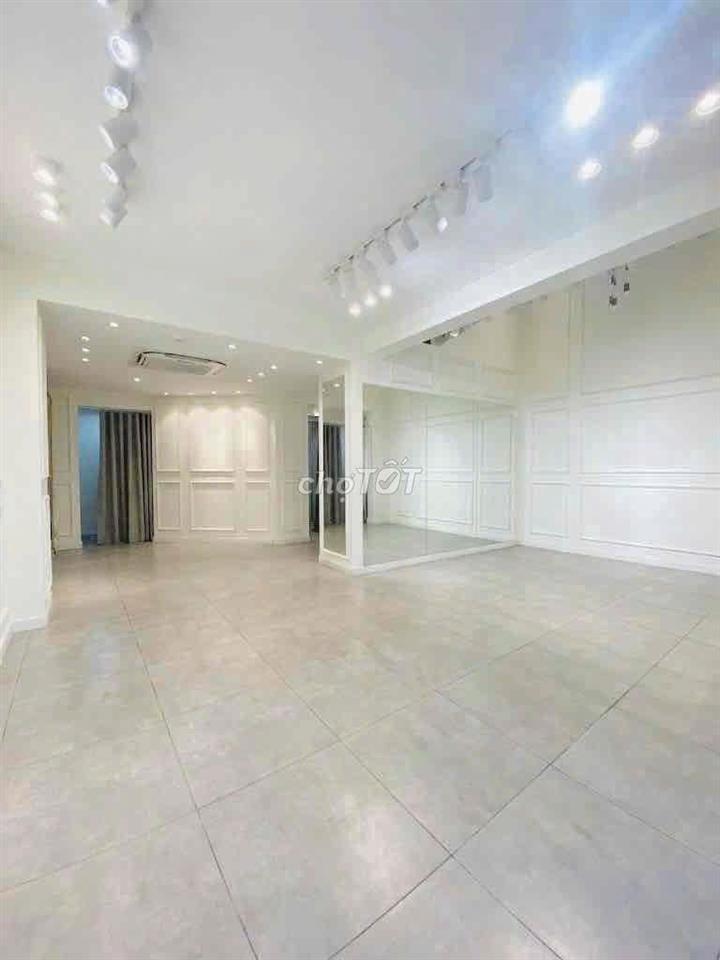 NHÀ ĐẸP KHU VIP- Hoa Phượng, P.2, PN - DTSD 450m2, Sàn Suốt,4 Tầng Lầu