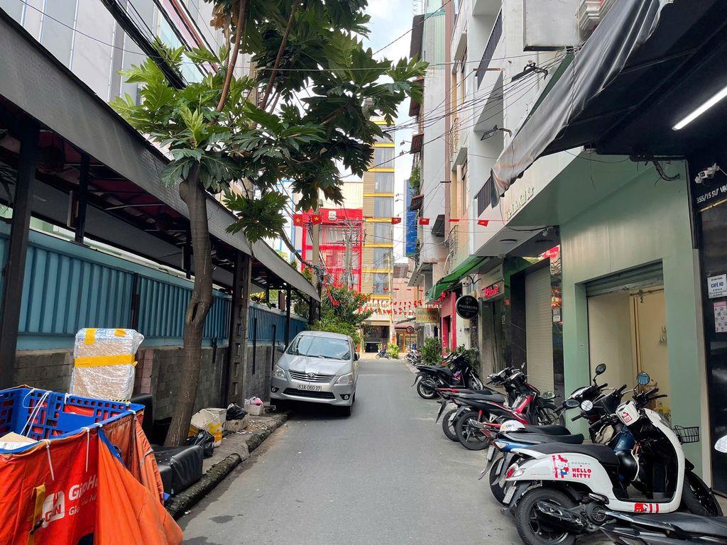 TUYẾN THỜI TRANG - GẦN 200M2 SỬ DỤNG - SỐ 355 SƯ VẠN HẠNH, QUẬN 10