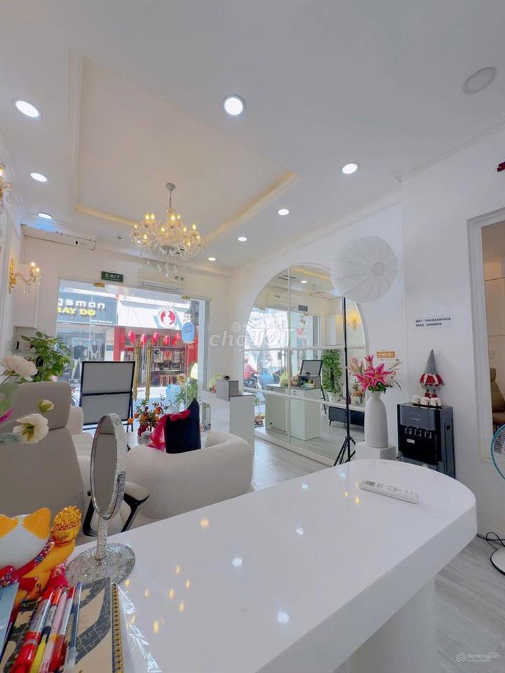 SỬ DỤNG HƠN 100M2 - GẦN VÒNG XOAY CỐNG QUỲNH – 150 NGUYỄN TRÃI, QUẬN 1