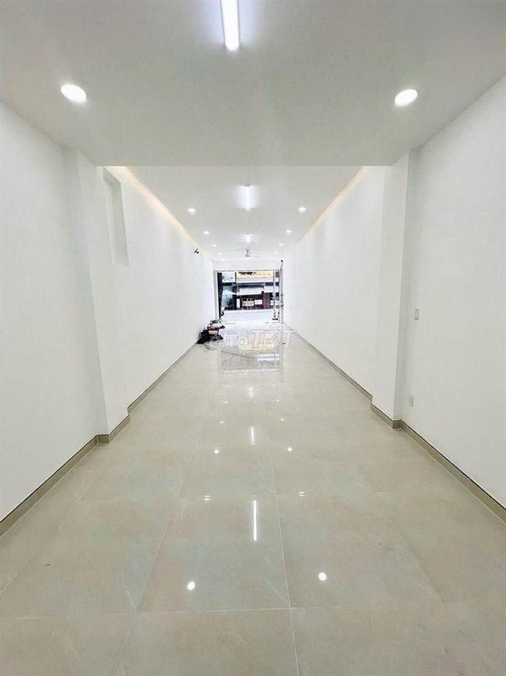 NGANG 4,8M - SỬ DỤNG HƠN 200M2 - MẶT TIỀN 140 ĐINH TIÊN HOÀNG, QUẬN 1