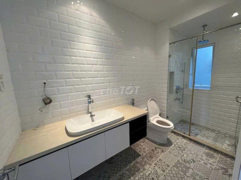 HƠN 250M2 SỬ DỤNG - 3 TẦNG - 7 PHÒNG - SỐ 702 SƯ VẠN HẠNH, QUẬN 10