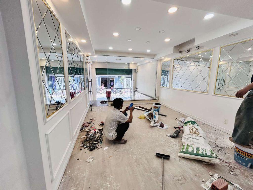 Cho thuê mặt bằng văn phòng mặt tiền Hoa Lan lối đi riêng,hầm để xe