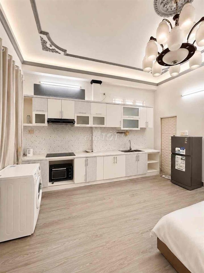 Phòng bancon 35m2 Full NT ngay Lê Văn Sỹ Q3