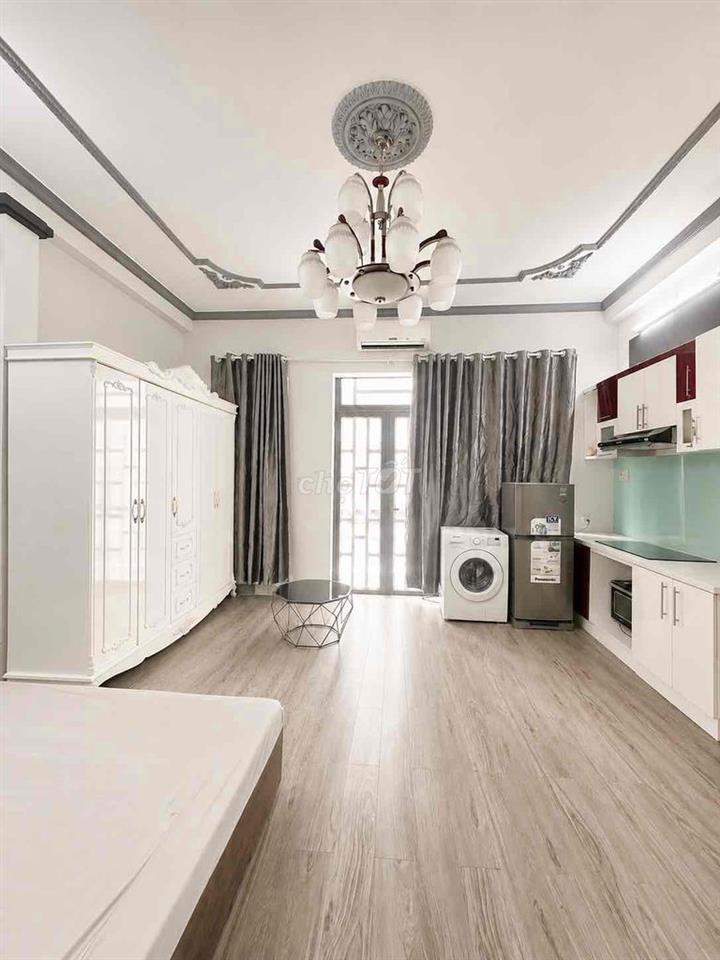 Phòng bancon 35m2 Full NT ngay Lê Văn Sỹ Q3