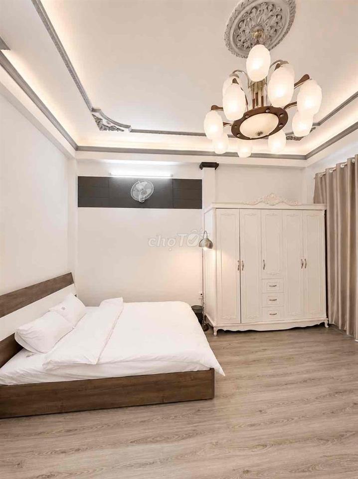 Phòng bancon 35m2 Full NT ngay Lê Văn Sỹ Q3