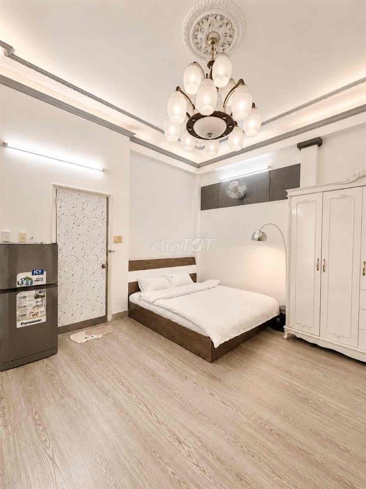 Phòng bancon 35m2 Full NT ngay Lê Văn Sỹ Q3