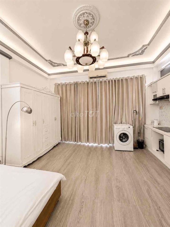 Phòng bancon 35m2 Full NT ngay Lê Văn Sỹ Q3