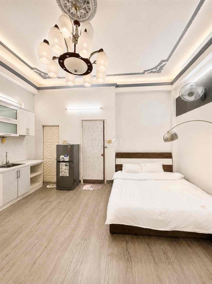 Phòng bancon 35m2 Full NT ngay Lê Văn Sỹ Q3