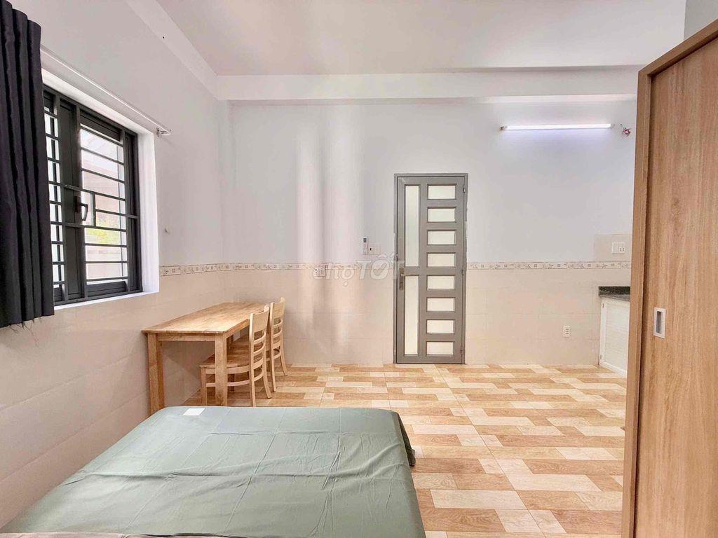 PHÒNG TRỌ STUDIO CỬA SỔ AN NINH THANG MÁY NGAY CÔNG VIÊN GIA ĐỊNH
