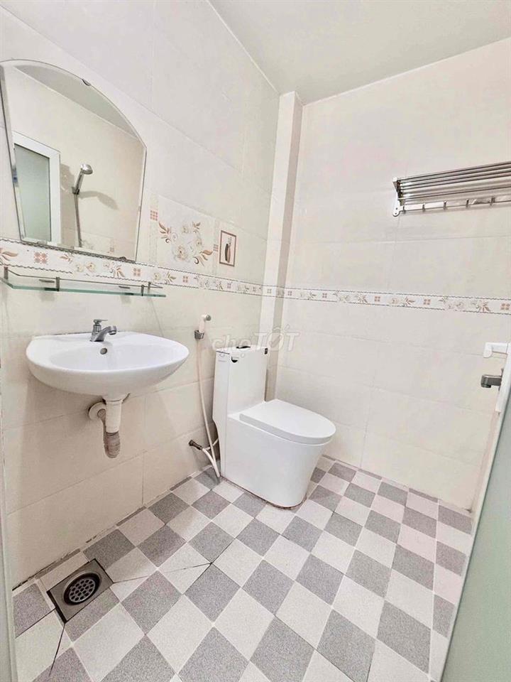 PHÒNG TRỌ STUDIO CỬA SỔ AN NINH THANG MÁY NGAY CÔNG VIÊN GIA ĐỊNH