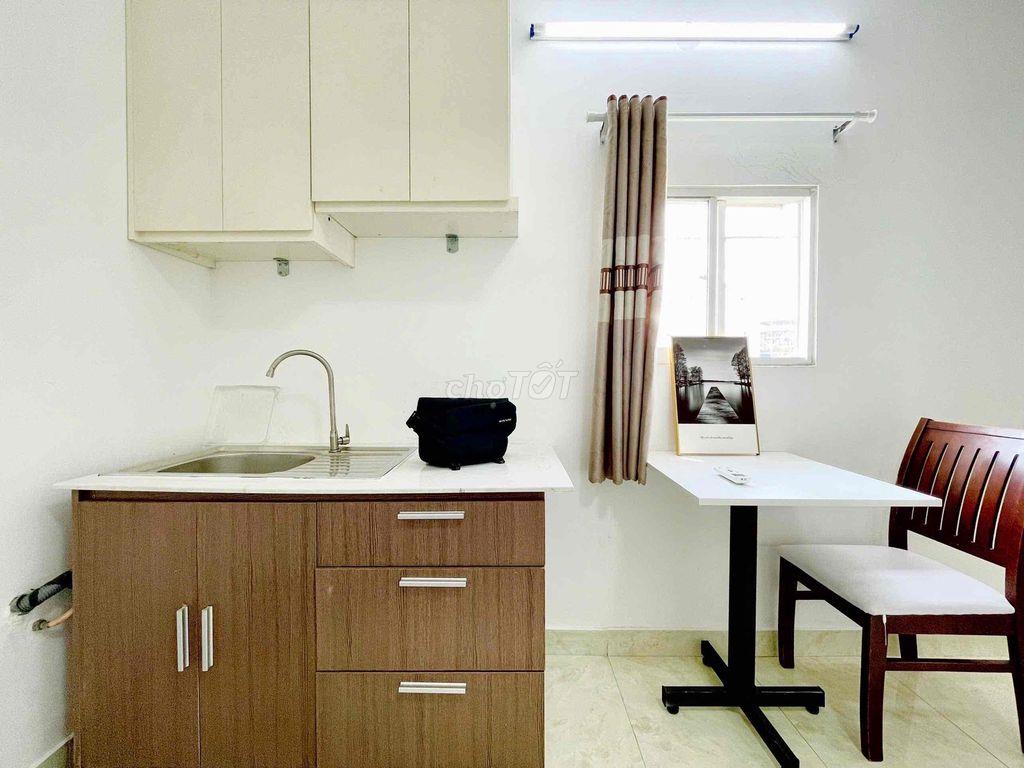 CHO THUÊ PHÒNG TRỌ STUDIO FULL NỘI THẤT RỘNG CỬA SỔ TRỜI GẦN Q3