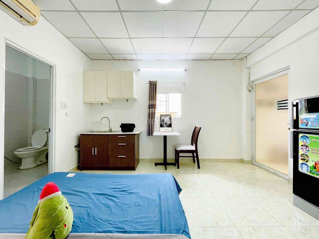 CHO THUÊ PHÒNG TRỌ STUDIO FULL NỘI THẤT RỘNG CỬA SỔ TRỜI GẦN Q3