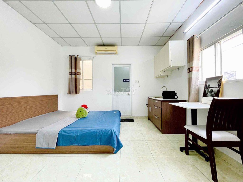 CHO THUÊ PHÒNG TRỌ STUDIO FULL NỘI THẤT RỘNG CỬA SỔ TRỜI GẦN Q3