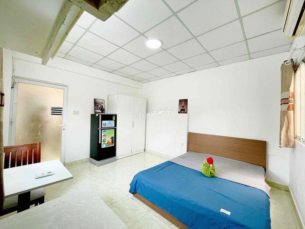 CHO THUÊ PHÒNG TRỌ STUDIO FULL NỘI THẤT RỘNG CỬA SỔ TRỜI GẦN Q3