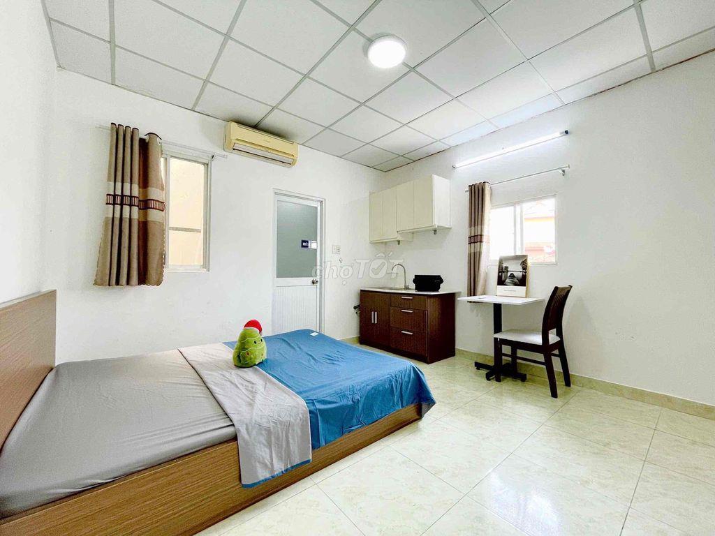 CHO THUÊ PHÒNG TRỌ STUDIO FULL NỘI THẤT RỘNG CỬA SỔ TRỜI GẦN Q3