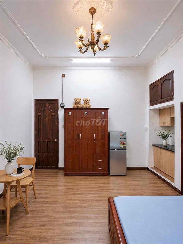 STUDIO RỘNG 30M2 NGAY SÂN BAY - FULL NỘI THẤT CỬA SỔ TRỜI