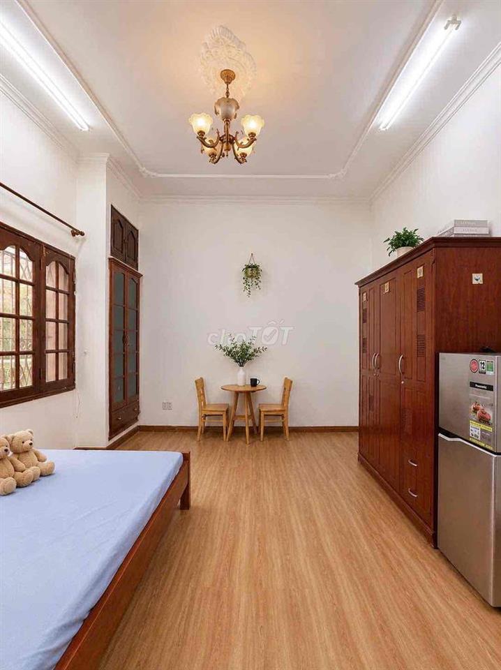 STUDIO RỘNG 30M2 NGAY SÂN BAY - FULL NỘI THẤT CỬA SỔ TRỜI
