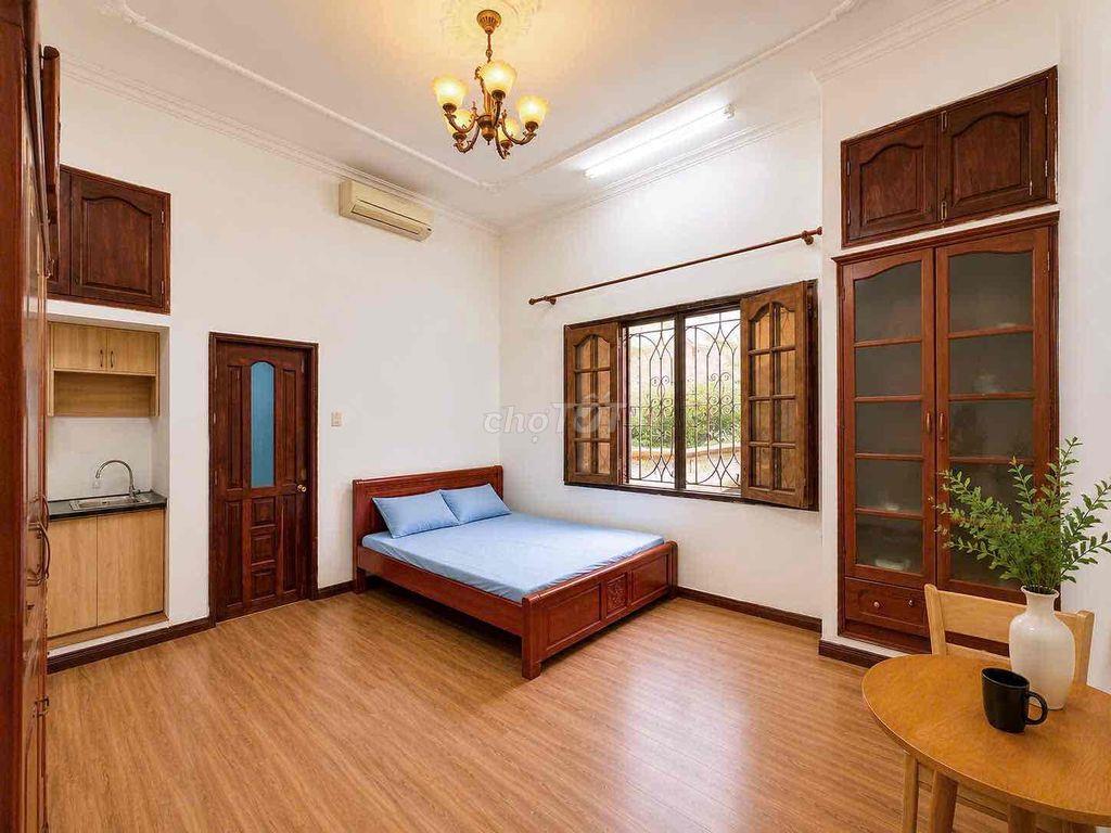 STUDIO RỘNG 30M2 NGAY SÂN BAY - FULL NỘI THẤT CỬA SỔ TRỜI