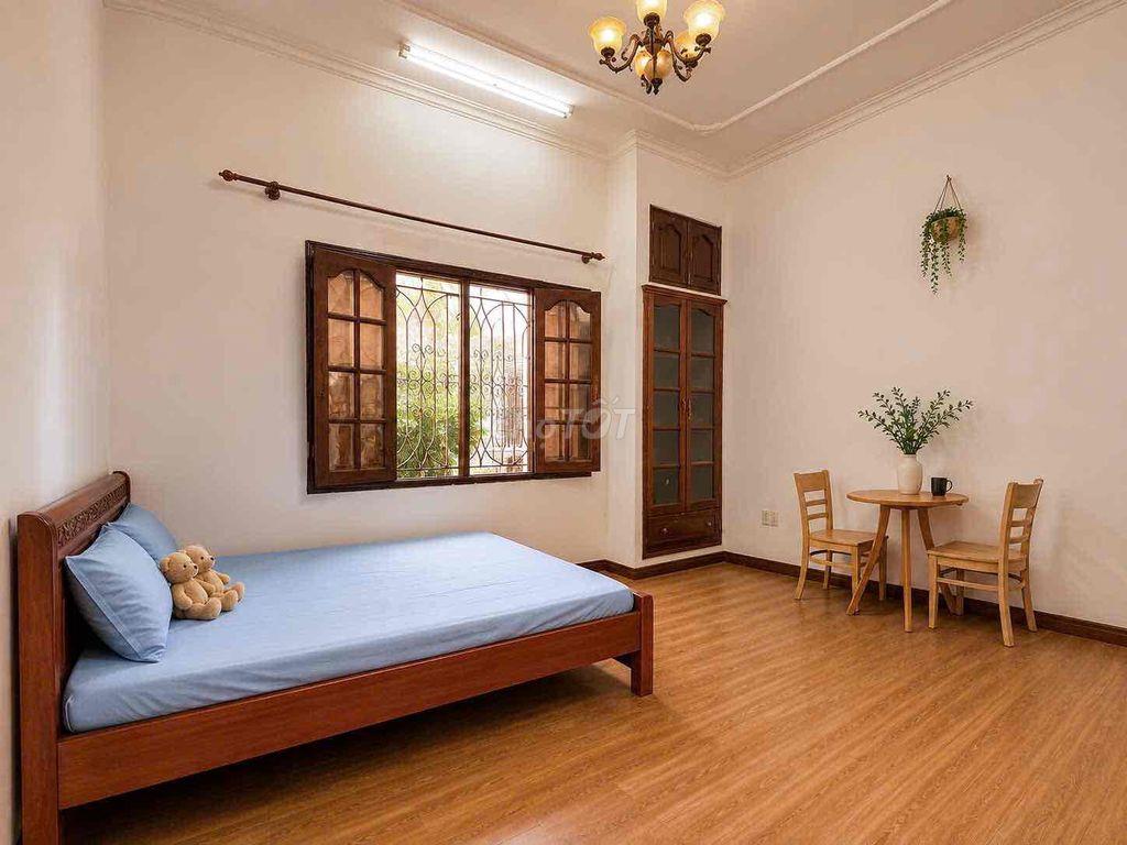 STUDIO RỘNG 30M2 NGAY SÂN BAY - FULL NỘI THẤT CỬA SỔ TRỜI