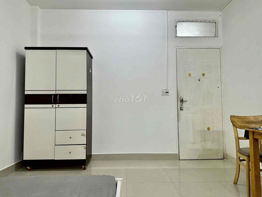 CHO THUÊ STUDIO BAN CÔNG FULL NỘI THẤT RỘNG GIÁ RẺ GẦN NGÃ TƯ 7 HIỀN