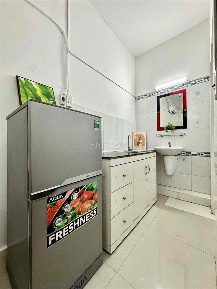 CHO THUÊ STUDIO BAN CÔNG FULL NỘI THẤT RỘNG GIÁ RẺ GẦN NGÃ TƯ 7 HIỀN