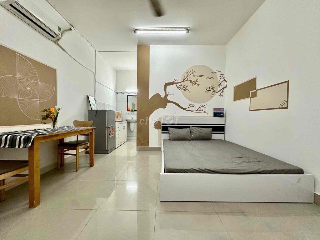 CHO THUÊ STUDIO BAN CÔNG FULL NỘI THẤT RỘNG GIÁ RẺ GẦN NGÃ TƯ 7 HIỀN