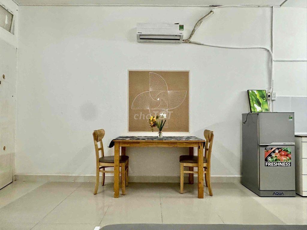 CHO THUÊ STUDIO BAN CÔNG FULL NỘI THẤT RỘNG GIÁ RẺ GẦN NGÃ TƯ 7 HIỀN