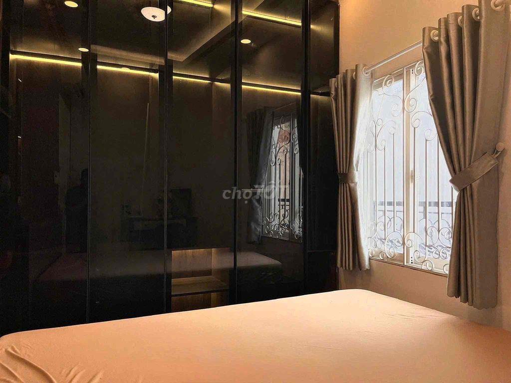 CĂN HỘ 1 PHÒNG NGỦ BAN CÔNG RỘNG NGAY HAI BÀ TRƯNG TRỐNG SẴN