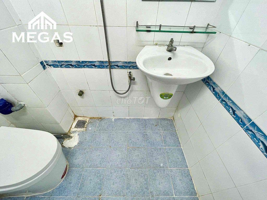 PHÒNG GIÁ TỐT SẴN MÁY LẠNH  NGAY KHU VỰC SÂN BAY- CV HOÀNG VĂN THỤ
