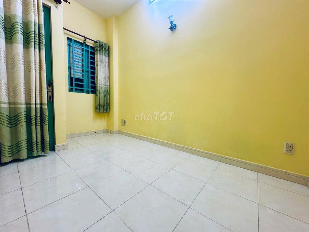 489 HUỲNH VĂN BÁNH, PHÚ NHUẬN