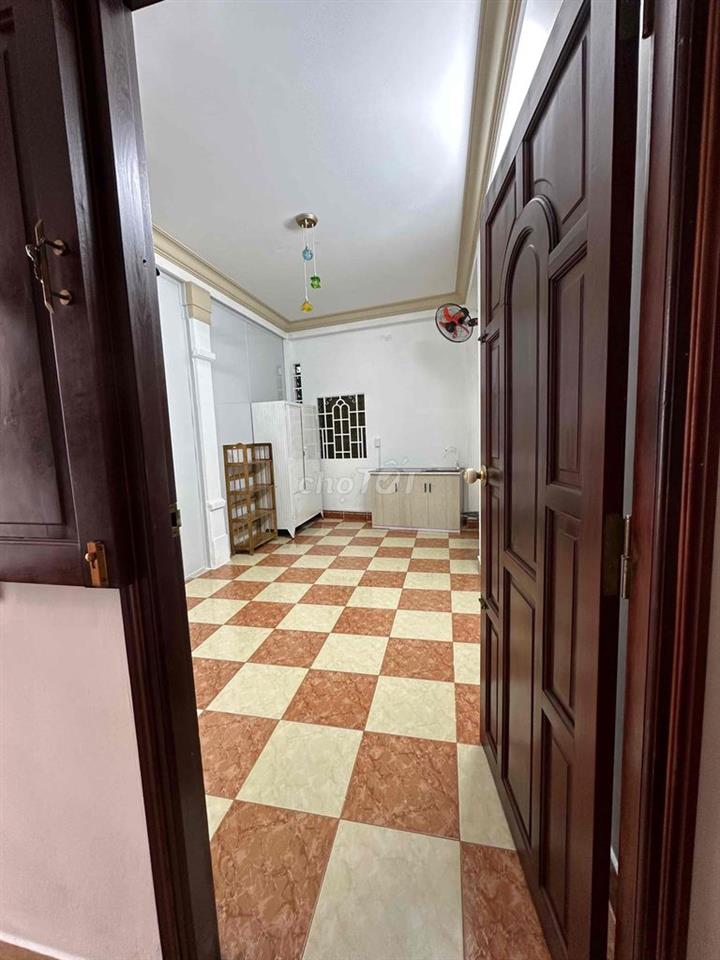 Phòng  Ban Công Cửa Sổ cho Nữ thuê Tại  Huỳnh Văn Bánh - Lê Văn Sỹ