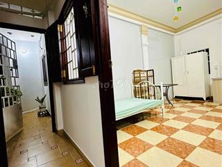 Phòng  Ban Công Cửa Sổ cho Nữ thuê Tại  Huỳnh Văn Bánh - Lê Văn Sỹ