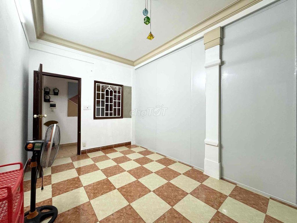 Phòng  Ban Công Cửa Sổ cho Nữ thuê Tại  Huỳnh Văn Bánh - Lê Văn Sỹ