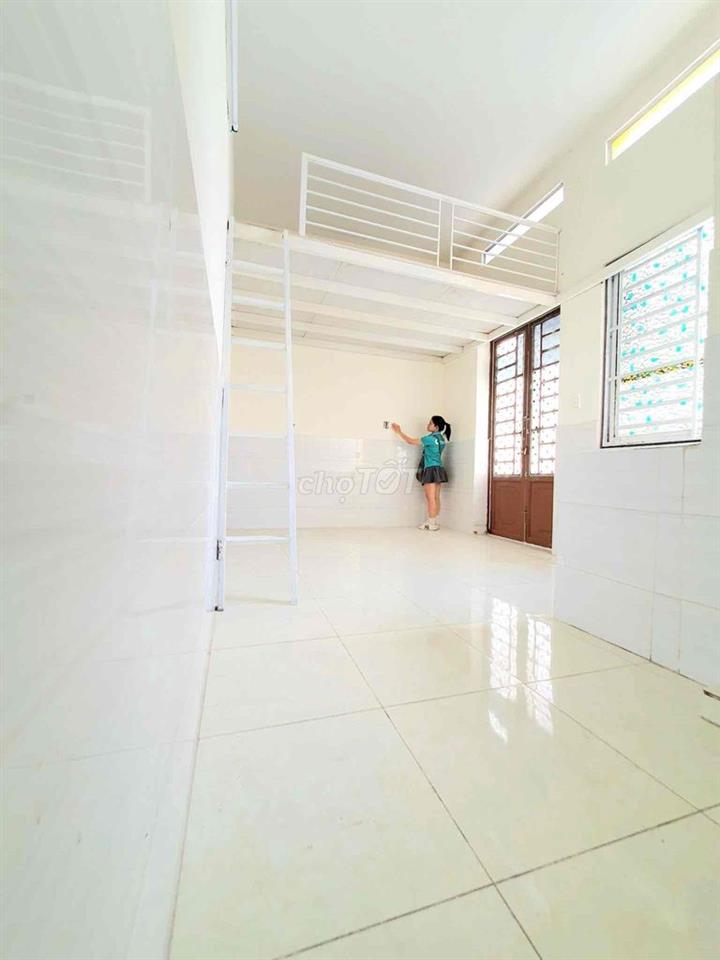 phòng gác rộng rãi 3-4 người ở ngay cộng hoàng - trường chinh