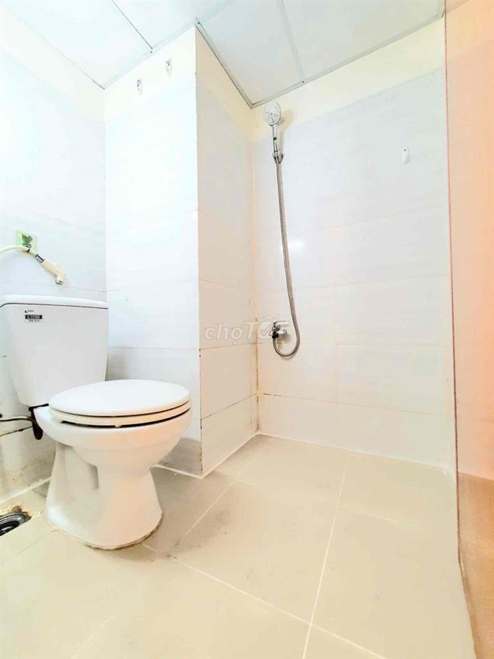 phòng gác rộng rãi 3-4 người ở ngay cộng hoàng - trường chinh