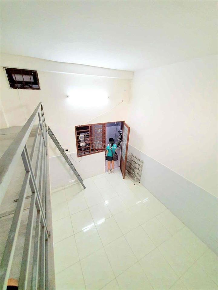 phòng gác rộng rãi 3-4 người ở ngay cộng hoàng - trường chinh