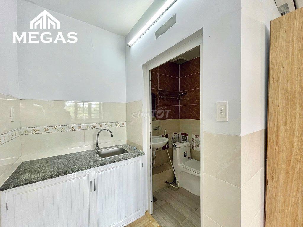 Phòng trọ siêu đẹp cửa sổ mát giá tốt ngay Sân Bay TSN Đường Bạch Đằng