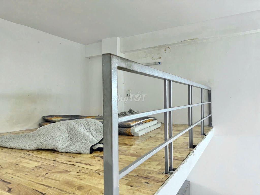Phòng trọ sinh viên gác cao cửa sổ ngay công viên Hoàng Văn Thụ