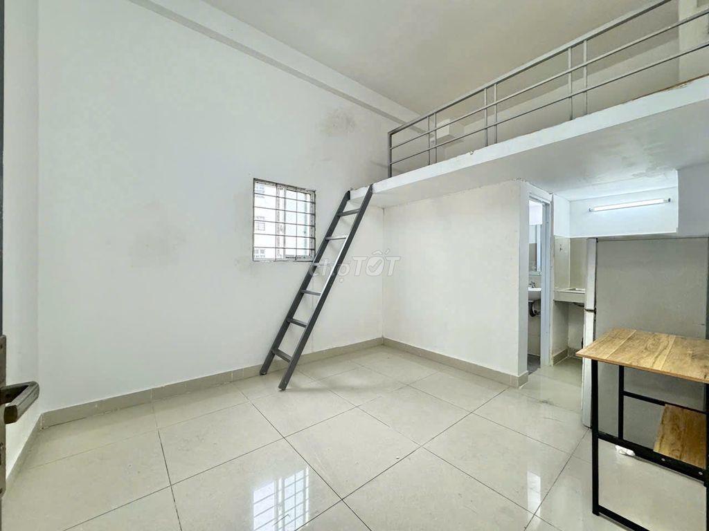 Phòng trọ sinh viên gác cao cửa sổ ngay công viên Hoàng Văn Thụ
