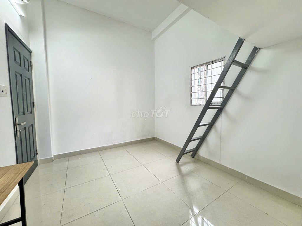 Phòng trọ sinh viên gác cao cửa sổ ngay công viên Hoàng Văn Thụ
