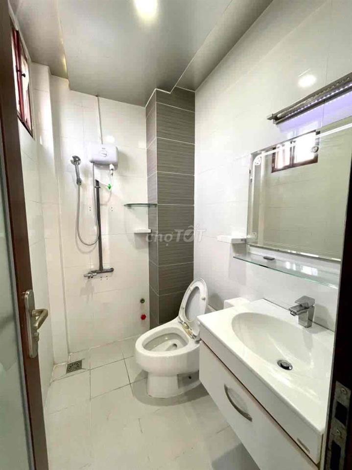 Cho Thuê Phòng Trọ Full Nội Thất - Cửa Sổ Lớn - Thang Máy - Ngay ĐH NV